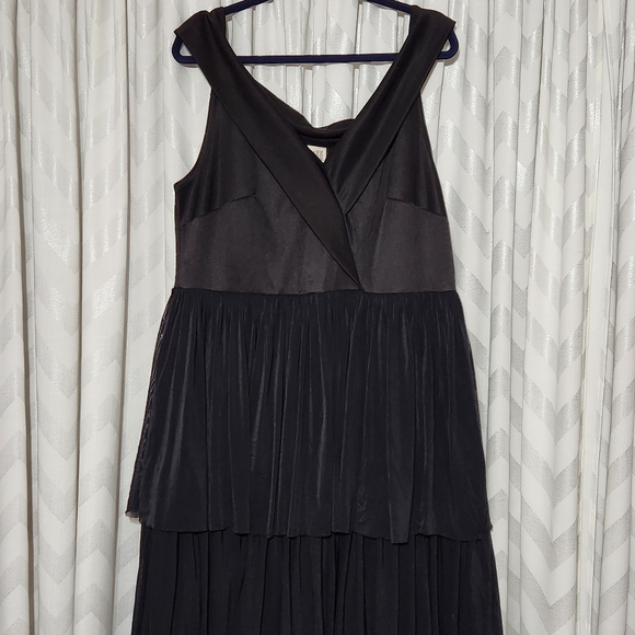 Club L London Tiered Black Dress - Picture 7 of 8